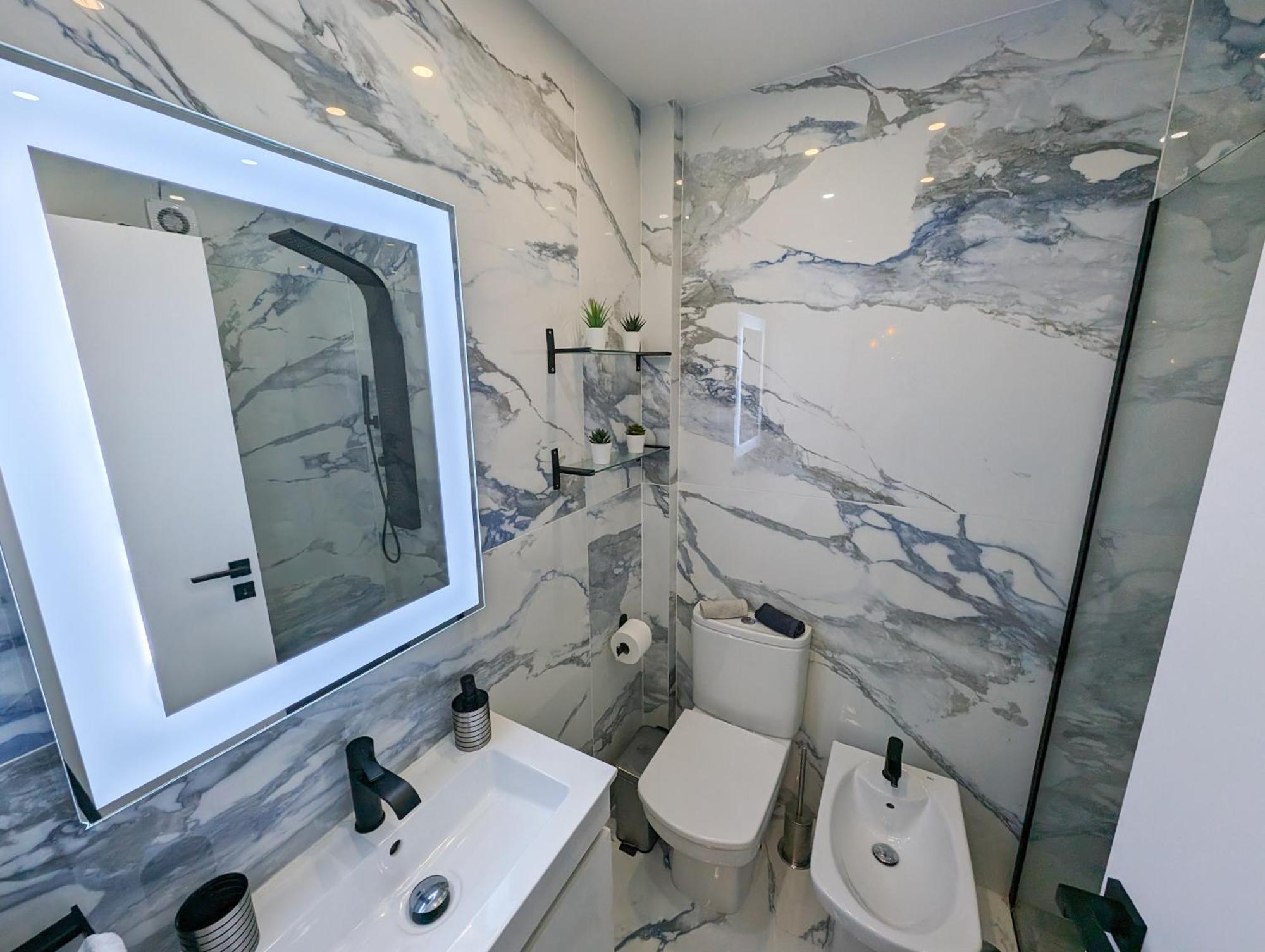 2 Room Condo - 5 Mins From Costa Da Caparica Beach & Bars Eksteriør billede