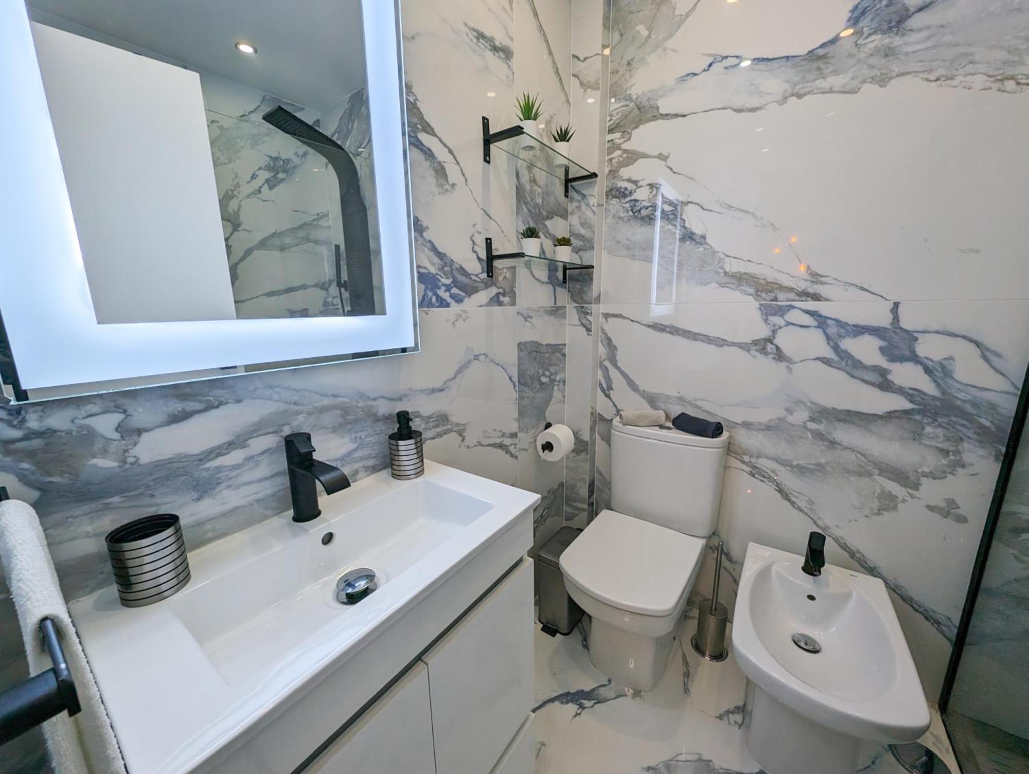 2 Room Condo - 5 Mins From Costa Da Caparica Beach & Bars Eksteriør billede