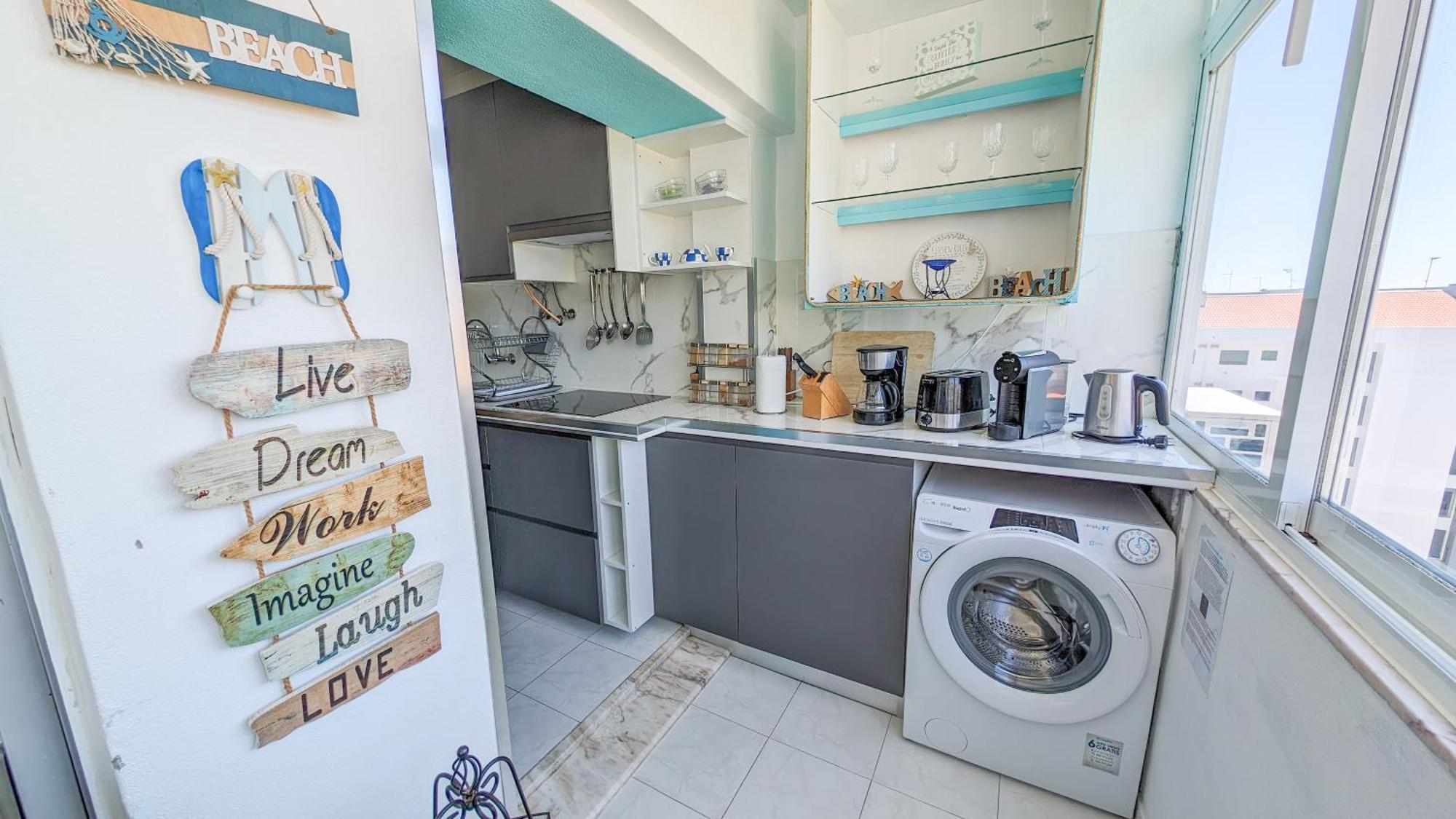 2 Room Condo - 5 Mins From Costa Da Caparica Beach & Bars Eksteriør billede
