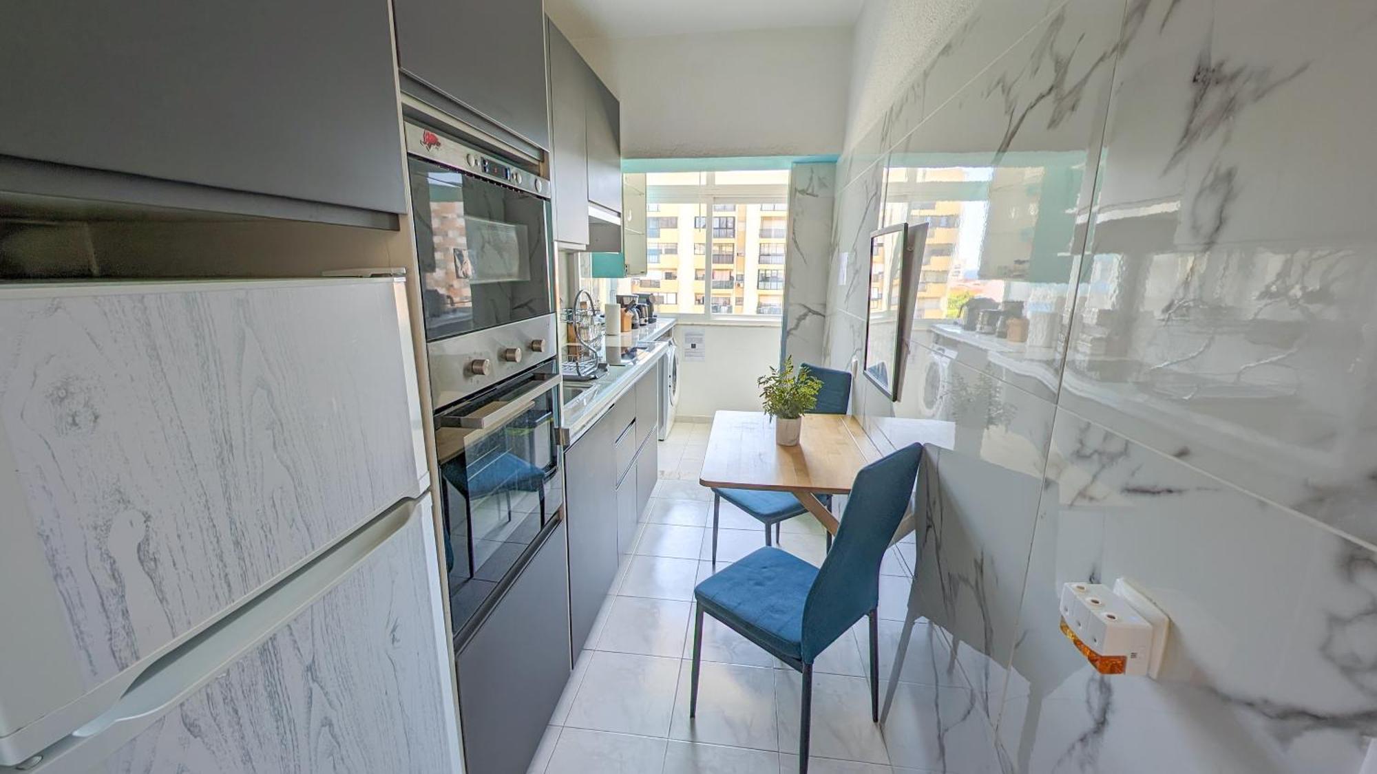 2 Room Condo - 5 Mins From Costa Da Caparica Beach & Bars Eksteriør billede