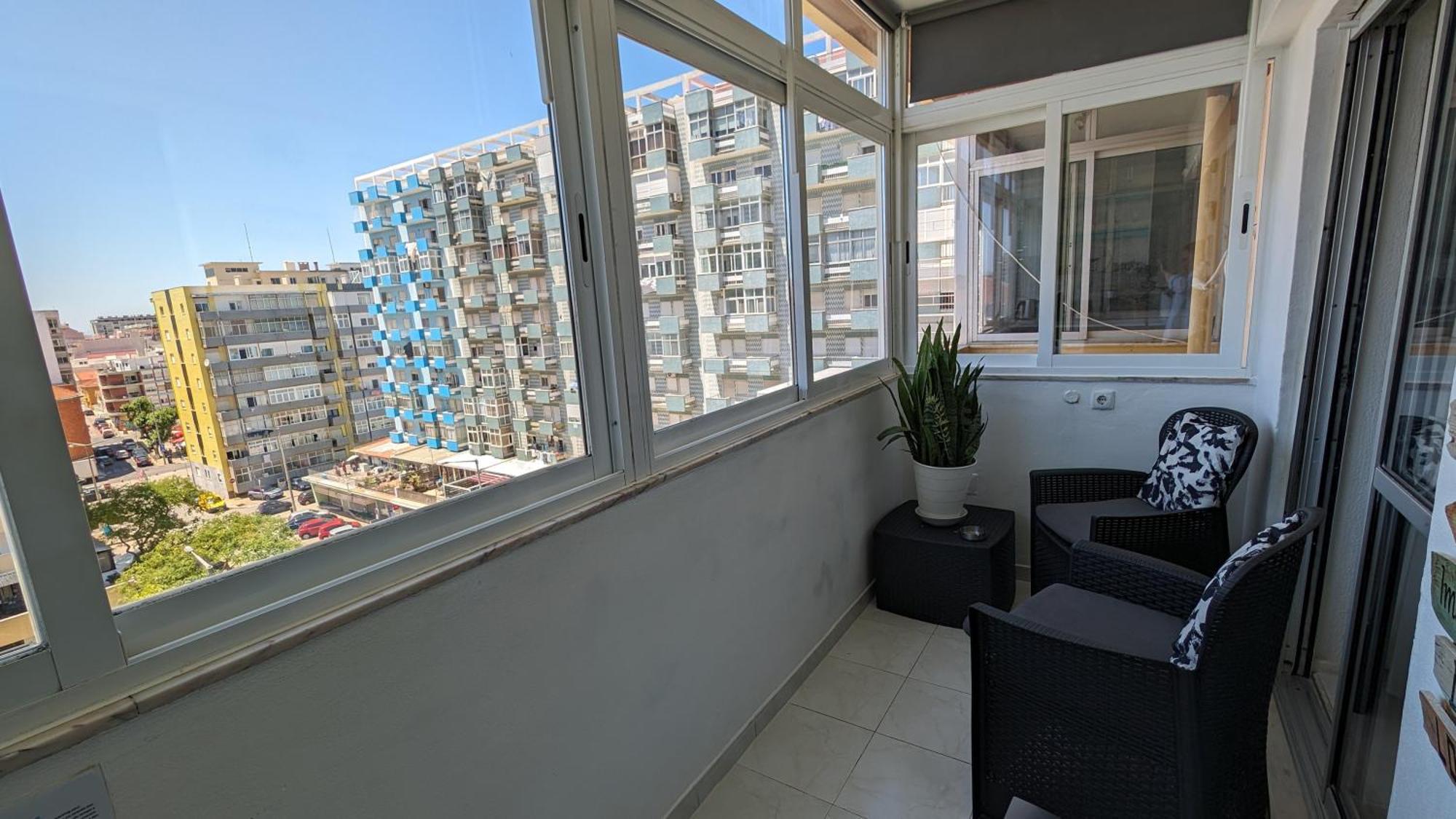 2 Room Condo - 5 Mins From Costa Da Caparica Beach & Bars Eksteriør billede