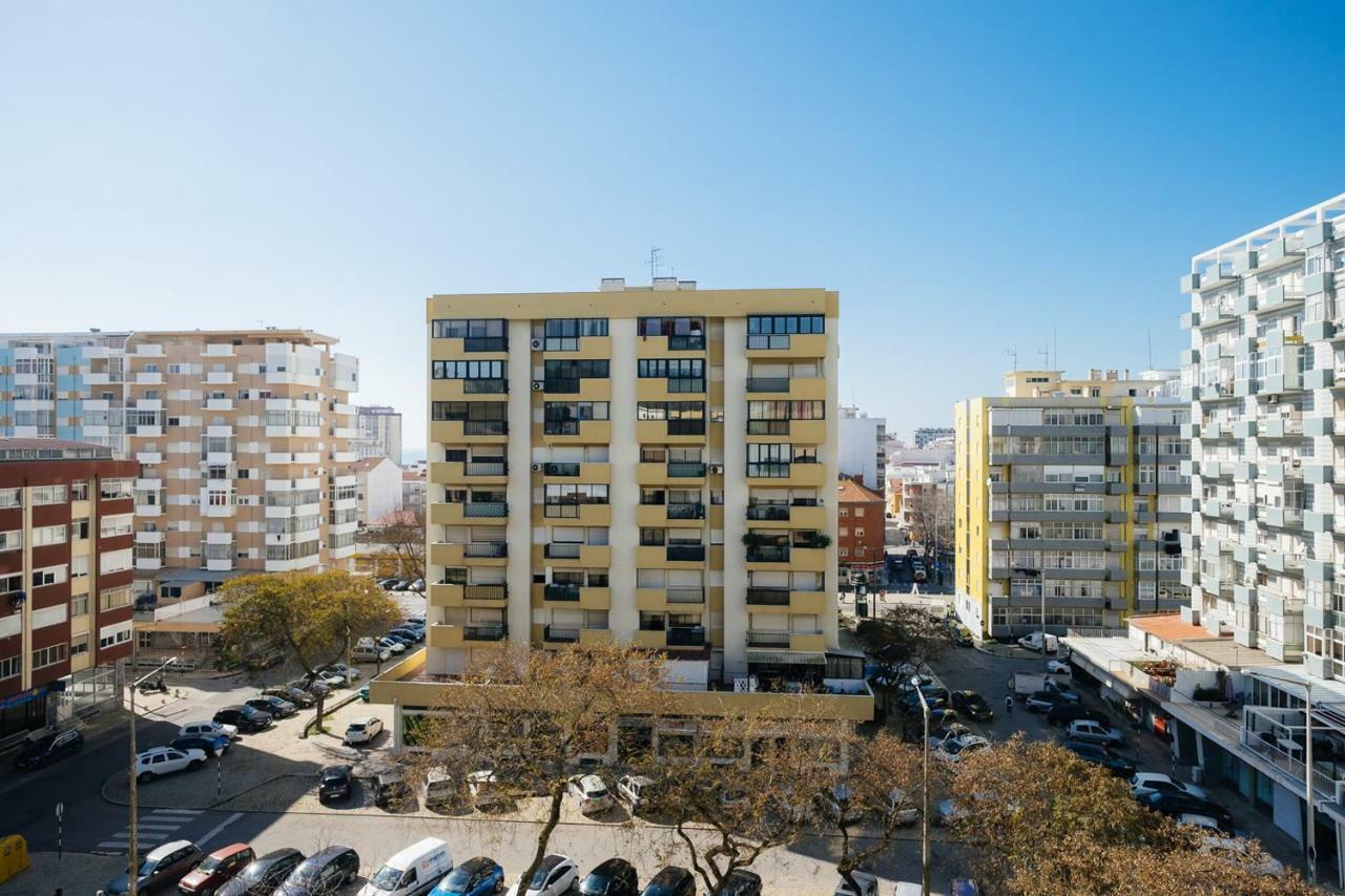 2 Room Condo - 5 Mins From Costa Da Caparica Beach & Bars Eksteriør billede